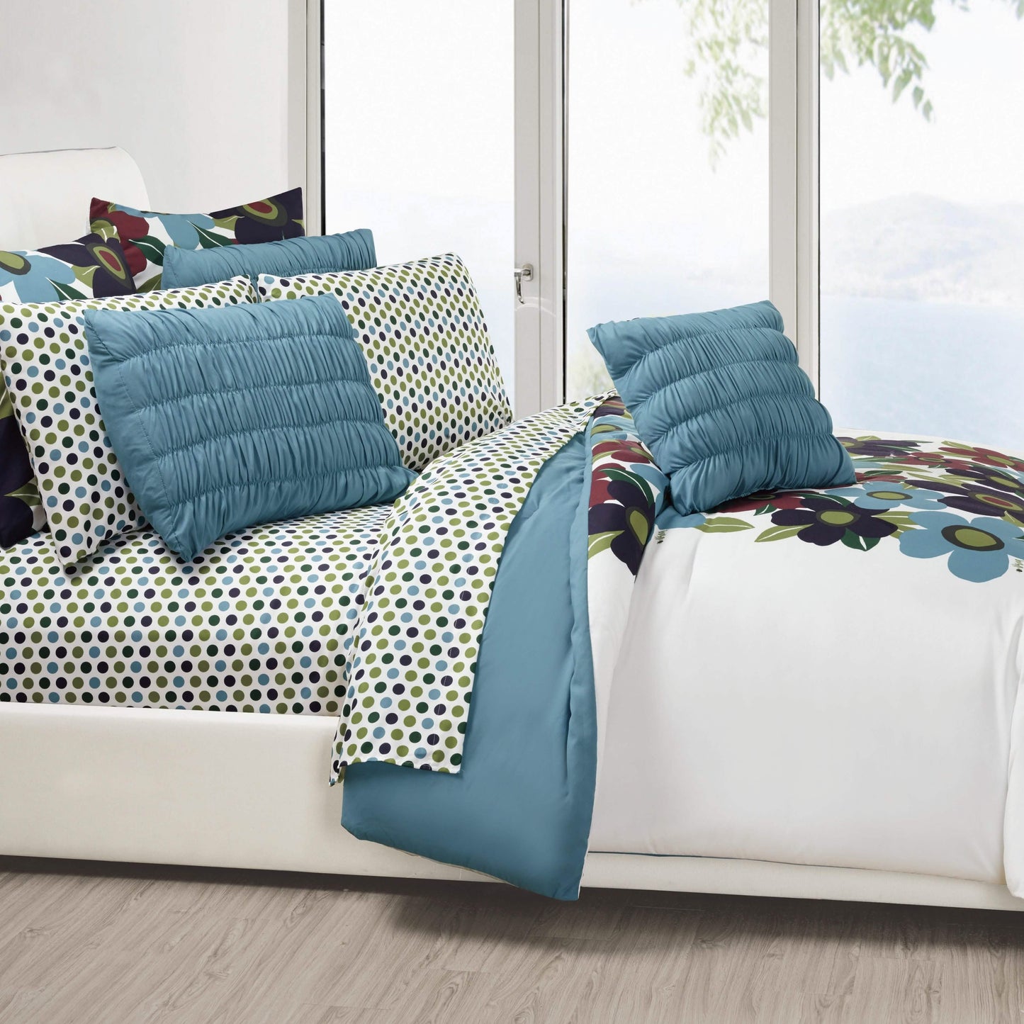 10-Piece Set: Queen Oversized Floral Comforter Set