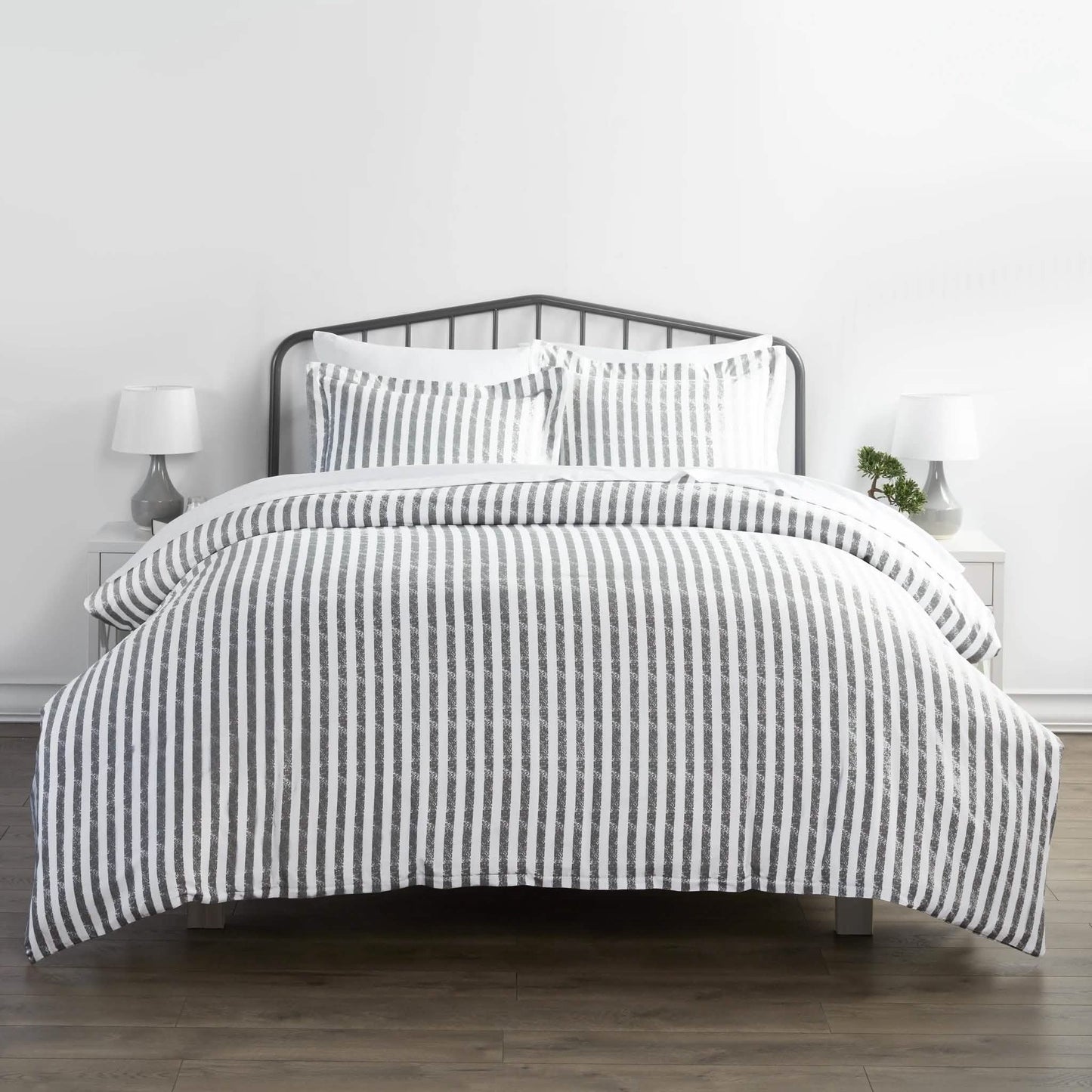 3-Piece Set: Rugged Stripes Patterned Duvet Cover