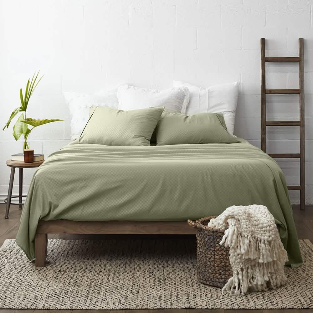 4-Piece: Checkered Embossed Sheet Set