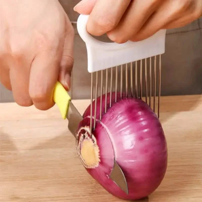 4-Pieces: All-In-One Onion Holder Slicer Set