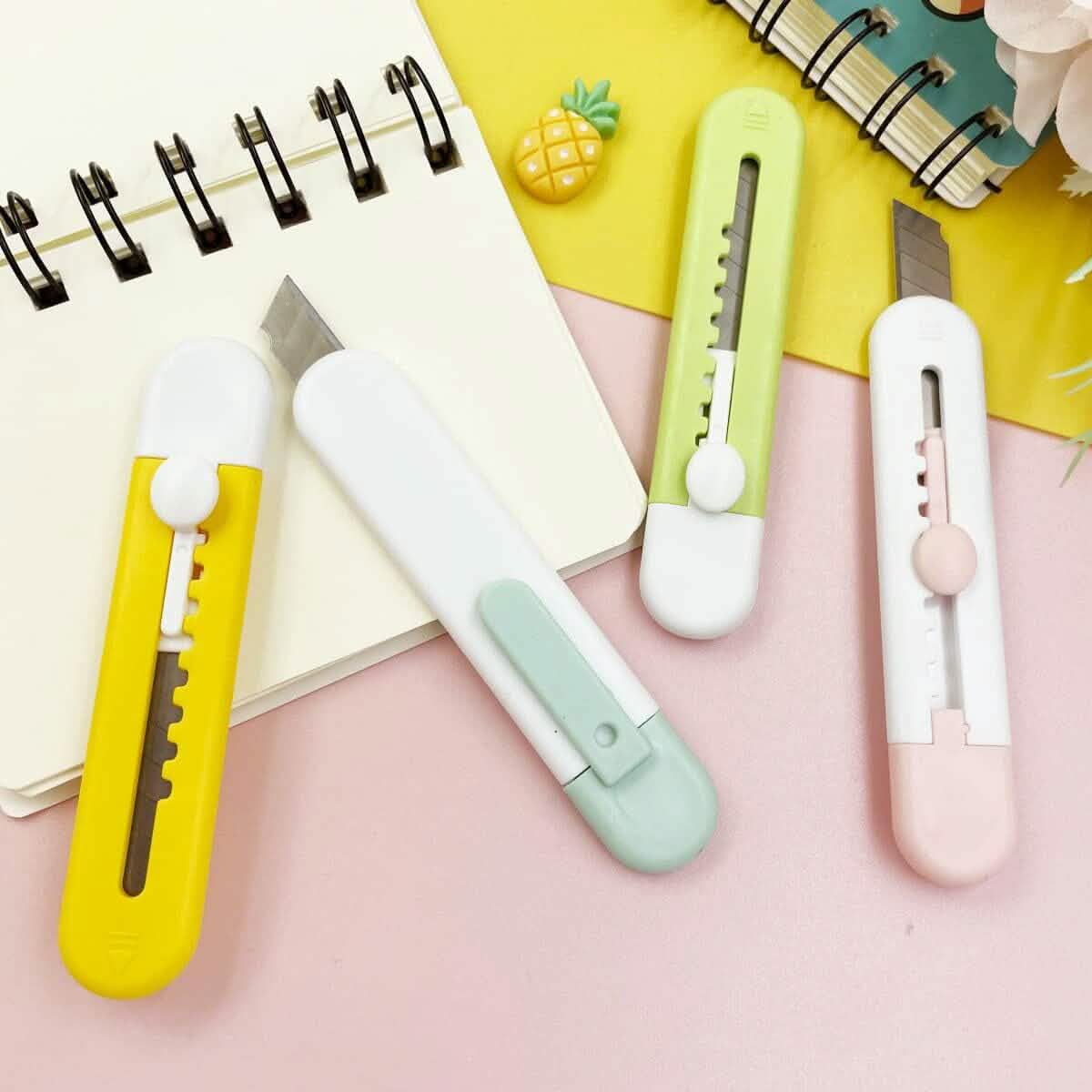 4-Pieces: Retractable Mini Art Cutter