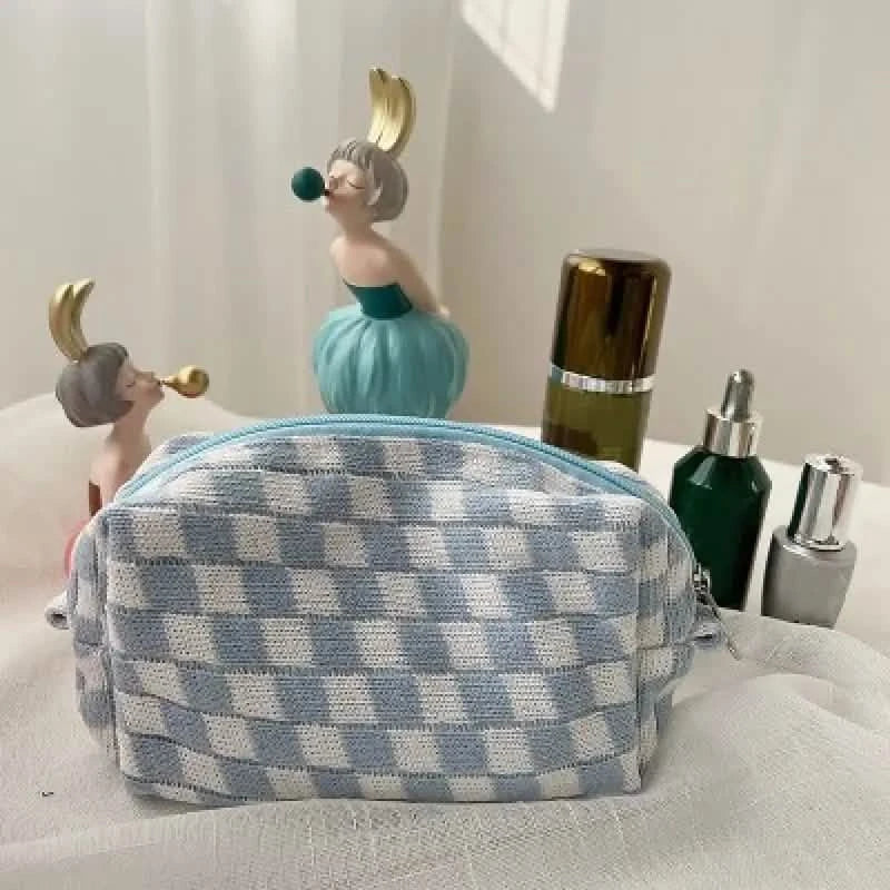 Checkered Pattern Zipper Makeup Bag