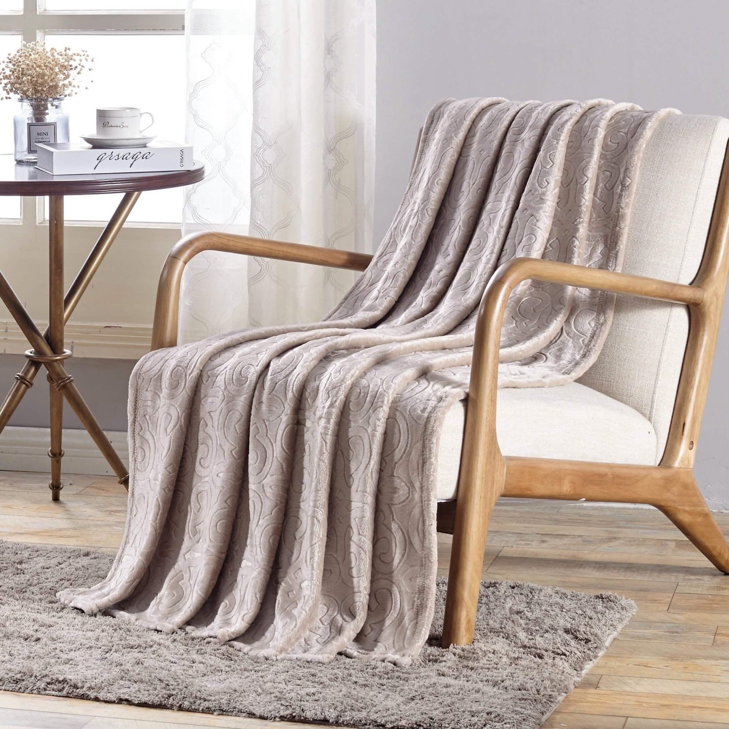 Dama Flannel Fleece Blanket