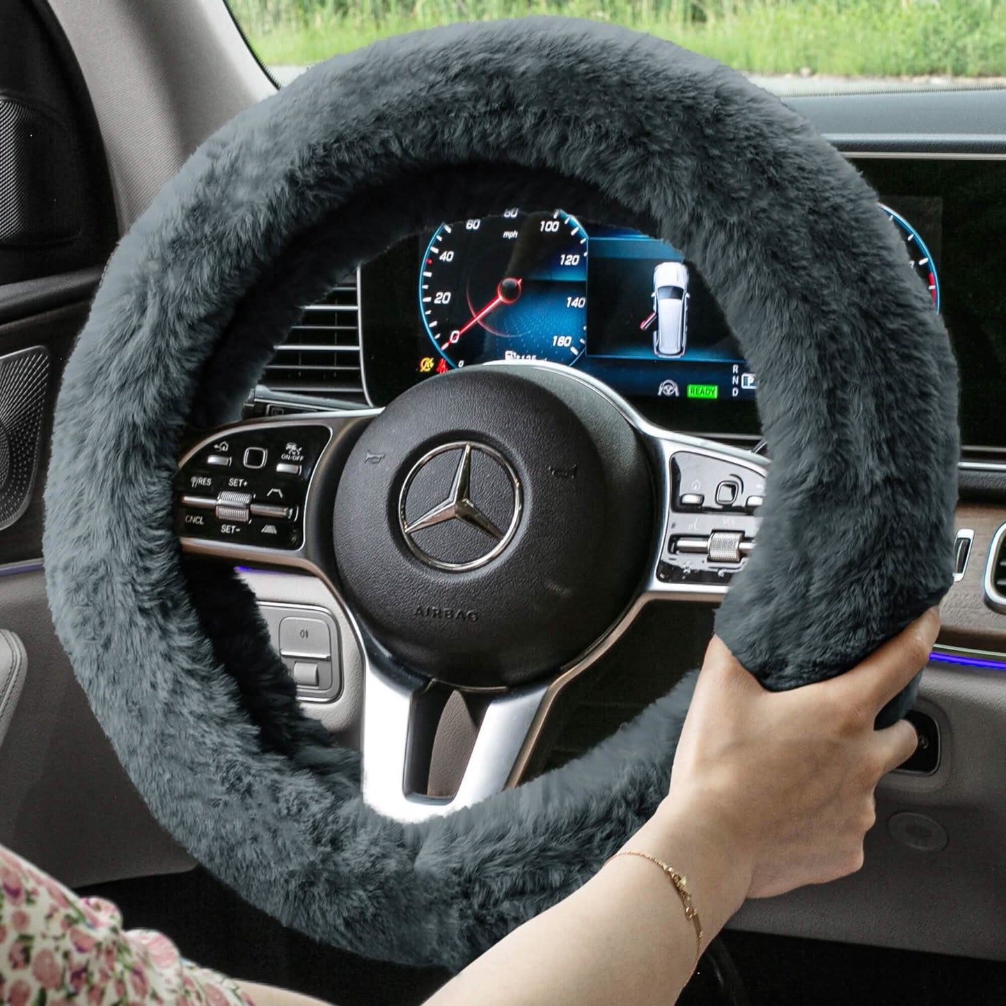 Doe16 Faux Rabbit Fur Steering Wheel Cover