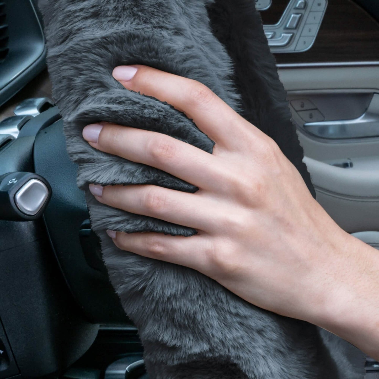 Doe16 Faux Rabbit Fur Steering Wheel Cover