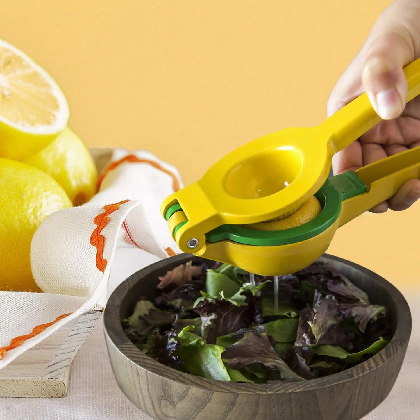 Easy-To-Use Manual Lemon Squeezer