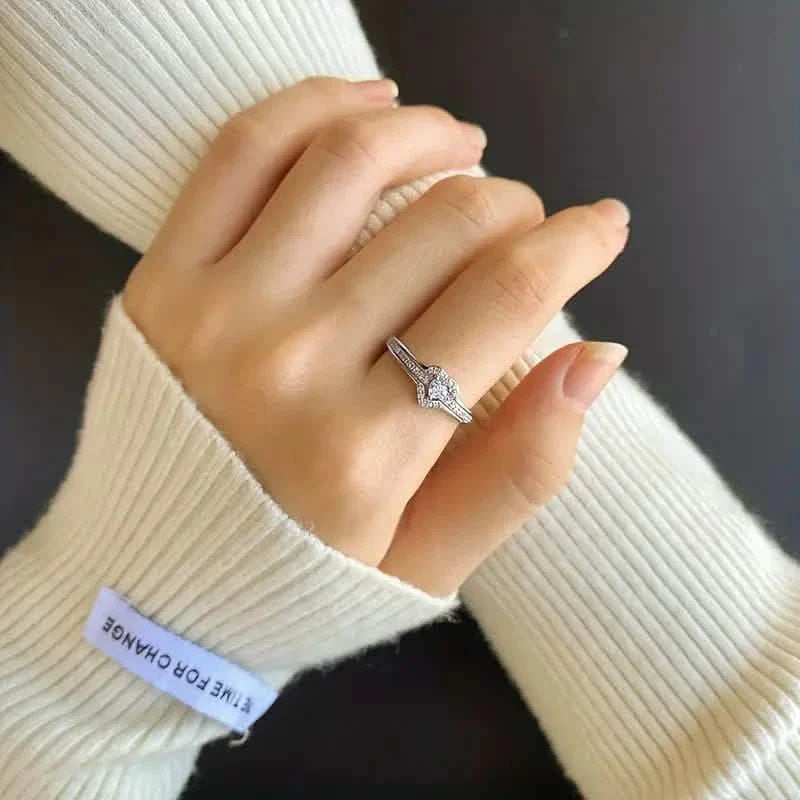 Elegant 925 Sterling Silver Heart Ring with Sparkling Zirconia