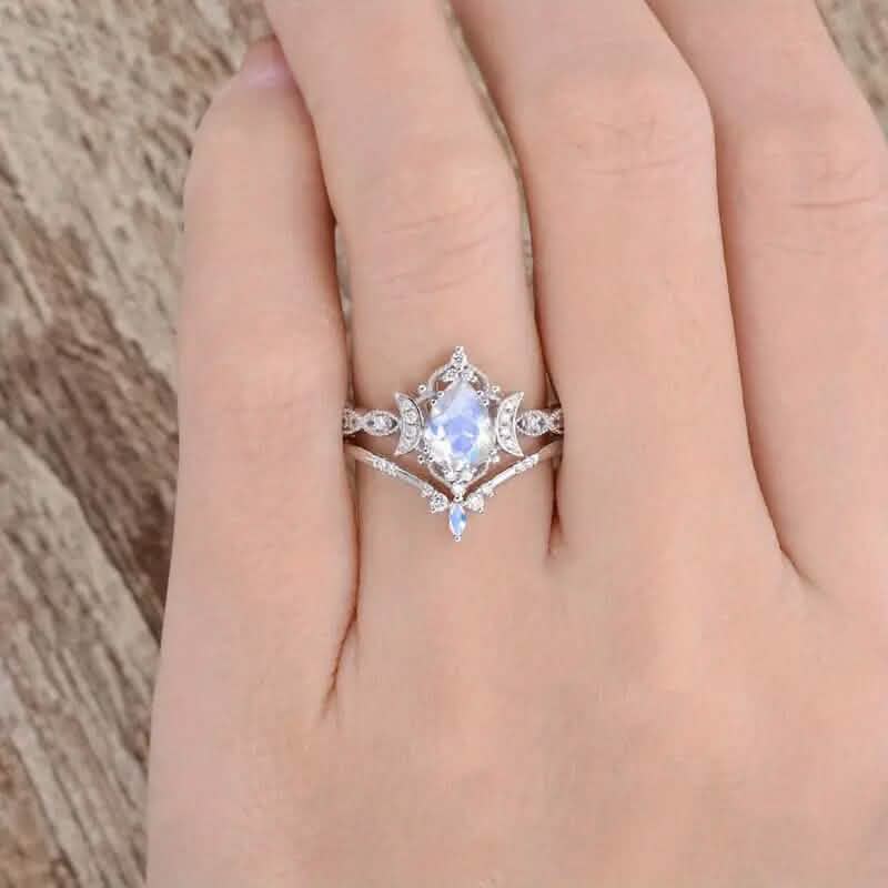 Elegant Moon Crown Ring
