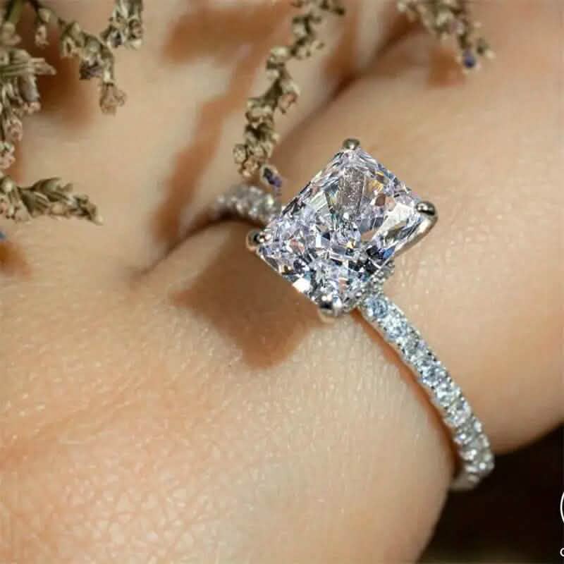 Elegant Ring Inlaid Shining Zirconia In Rectangular Shape