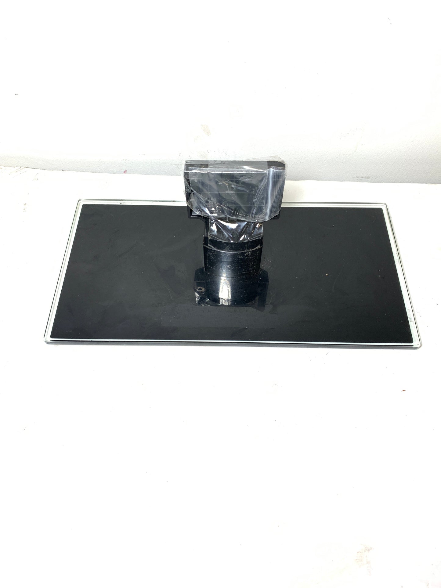 RCA LED32B30RQ TV Stand/Base