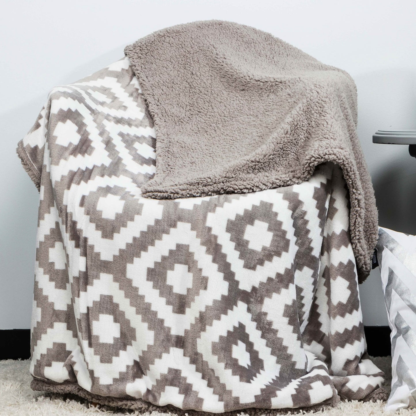 Kensie Super-Soft Reversible Sherpa Fleece Throw Blanket