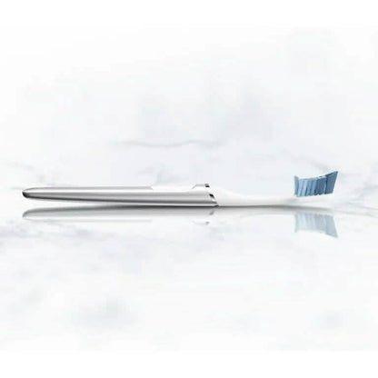 Oral-B Clic Deluxe Starter Kit, Manual Toothbrush with 3 Brush Heads & Magnetic Brush Mount