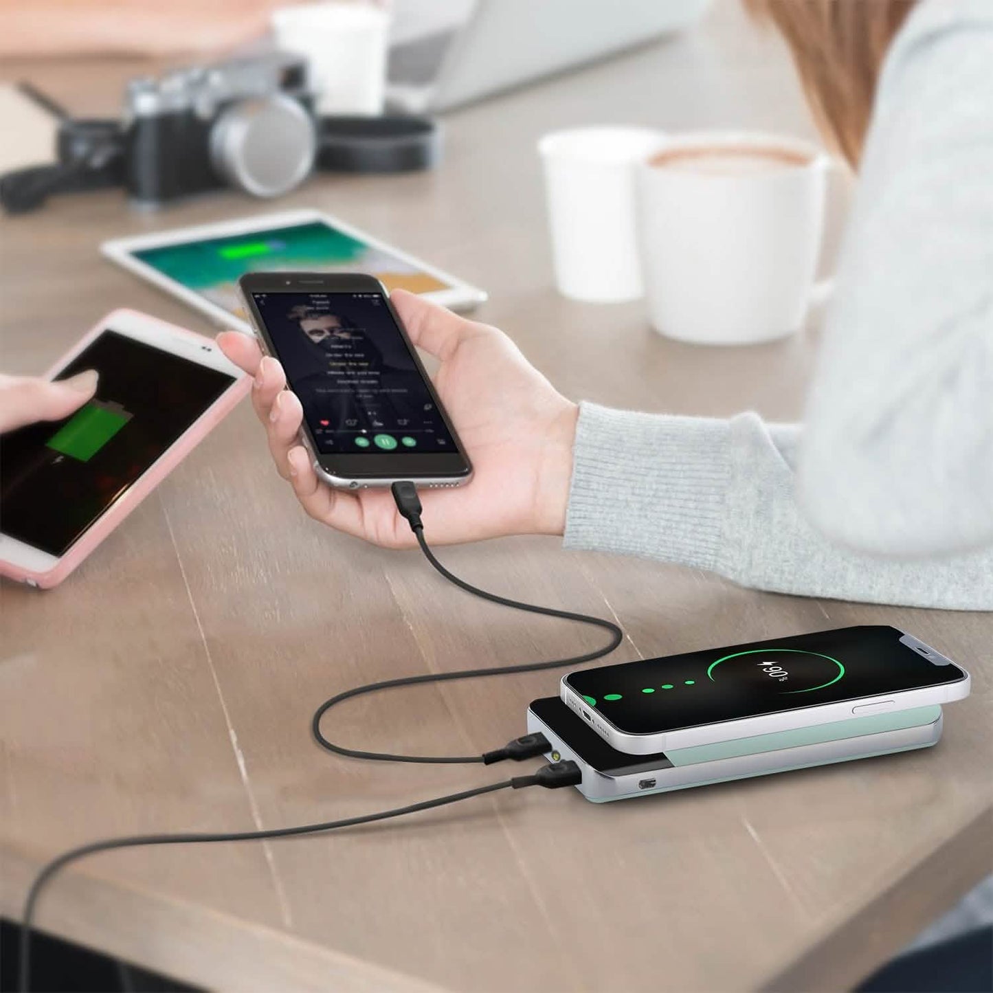 Qi Wireless Station 10000mAh Powerbank with 4 Modes Flashlight