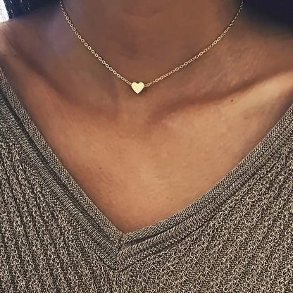 Simple Exquisite Heart-Shaped Pendant Alloy Necklace