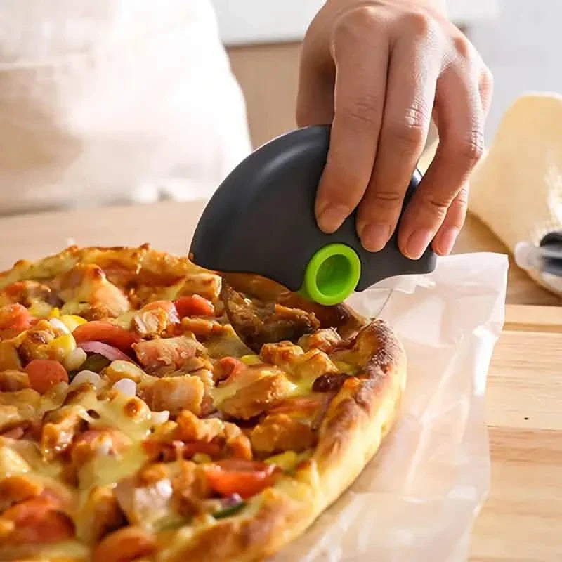 Stainless Steel Round Wheel Cutter with Lid