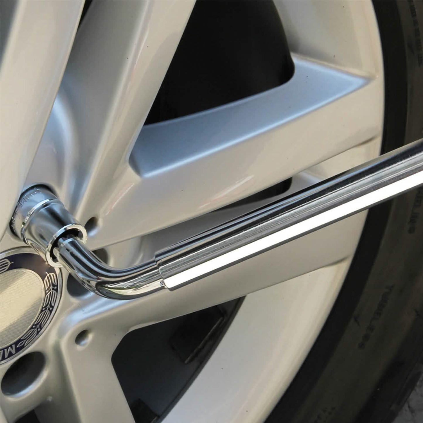 Telescoping Lug Wrench Extendable Tire Wheel Nut with CR-V Sockets