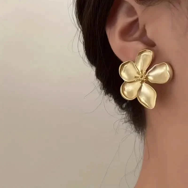Vintage French-style Golden Flower Earrings